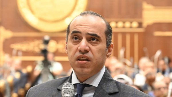 بعد خروجه من التشكيل الحكومي.. المستشار محمود فوزي: «خدمة مصر شرف لا يعلوه شرف»