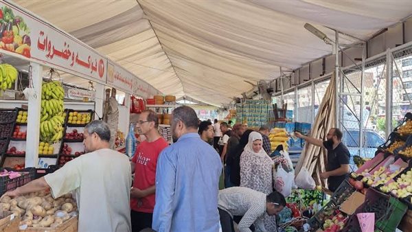 محافظ الدقهلية يتابع الإقبال على المعرض الدائم للسلع الغذائية بحي شرق المنصورة