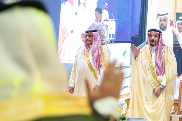 أمير منطقة القصيم يرعى حفل تخريج الدفعة التاسعة بكليات عنيزة الأهلية