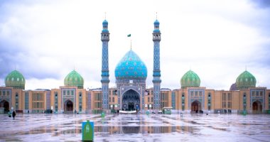 قم الإيرانية.. مدينة دينية وتراثية تحت تهديد الحرب