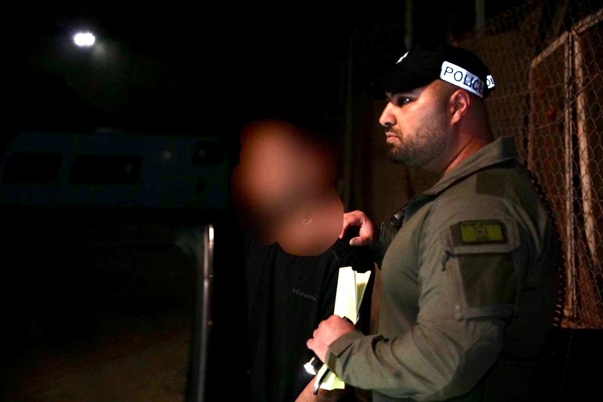 بعد تحقيق سري| حملة مداهمات واسعة شماليّ البلاد واعتقال 38 شخصًا بشبهة الإتجار بالسّلاح والمخدّرات الخطيرة