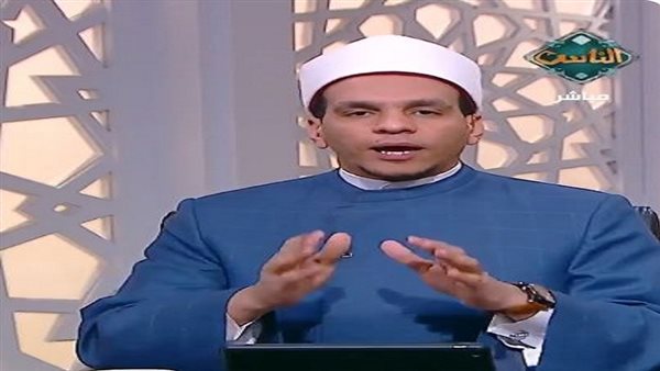 أخذ مبلغ مالي عُثر عليها في الطريق.. حلال أم حرام؟| فيديو