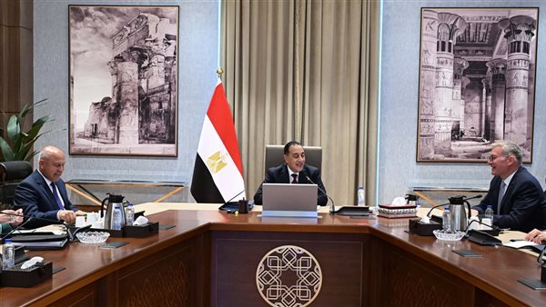الحكومة: تأجيل تنفيذ 20 طريقا ومشروعات إسكانية لخفض فاتورة استيراد المواد البترولية