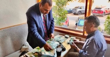 ضبط صاحب مخبز بلدى بالإسماعيلية بحوزته بطاقات تموين وماكينتى صرف داخل مقهى