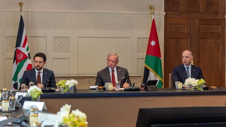 الملك يترأس اجتماعا للاطلاع على إجراءات الحكومة استعدادا لتنفيذ مشروع الناقل الوطني للمياه