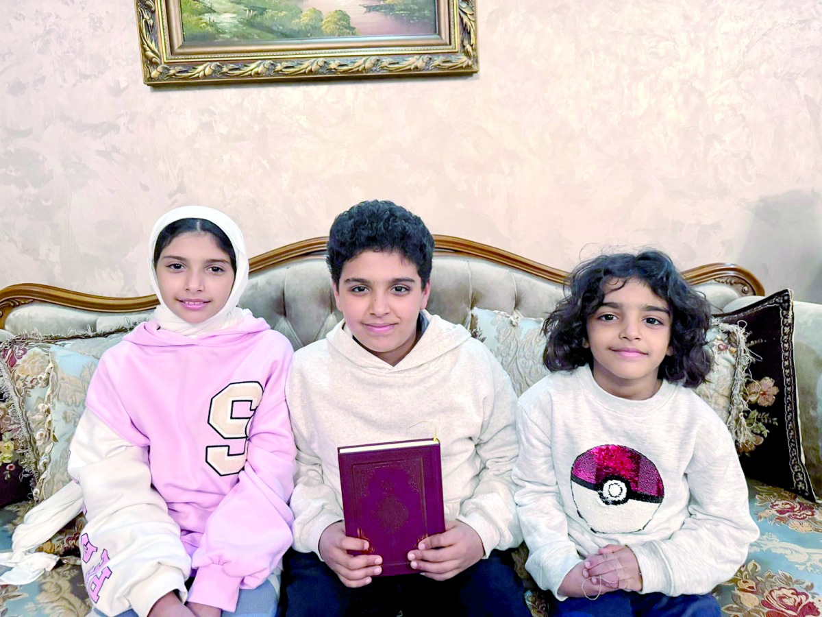 ‫ محمود وملك ومصطفى بيومي.. 3 أشقاء يتنافسون في حب كتاب الله