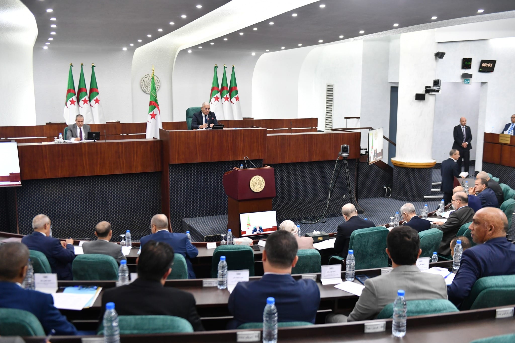 جدل تحت قبة البرلمان بشأن تقييد مناقشة مشروع قانون الأحزاب