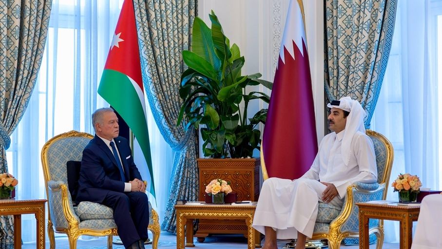 الملك وأمير دولة قطر يبحثان المستجدات الخطيرة في المنطقة