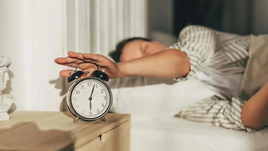 لعشاق السهر.. لماذا تجد صعوبة بالغة في الاستيقاظ صباحاً؟
