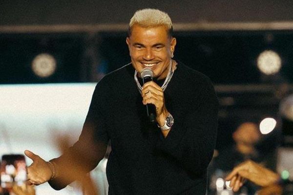 عمرو دياب يحرج يسرا وجدل في حفل زفاف ابنة محمد السعدي