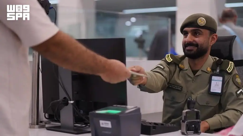 "الجوازات" تواصل جهودها لإنهاء إجراءات مغادرة ضيوف...