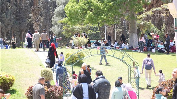 المواطنون يحتفلون بشم النسيم، إقبال كثيف على الحديقة الدولية (صور)