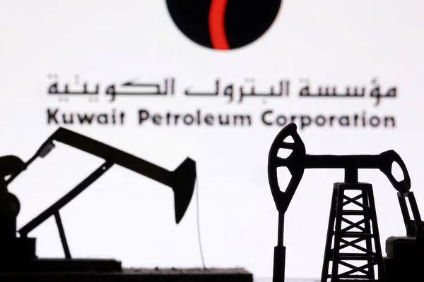 "البترول الكويتية": حريق في بعض وحدات مصفاة الأحمدي نتيجة هجمات عدائية بطائرات مسيرة ولا إصابات