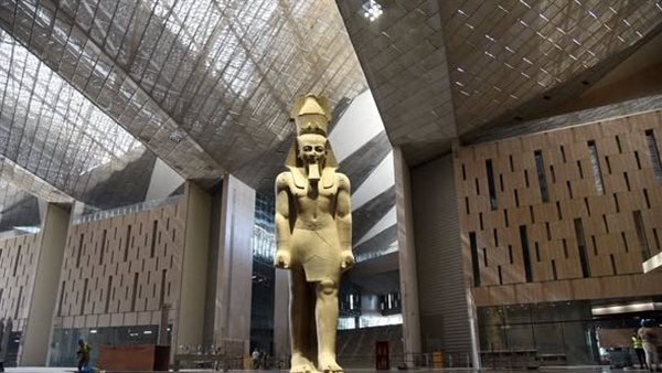 السياحة تدرس مقترحا لتحويل مبنى ملحق بالمتحف المصري الكبير إلى فندق