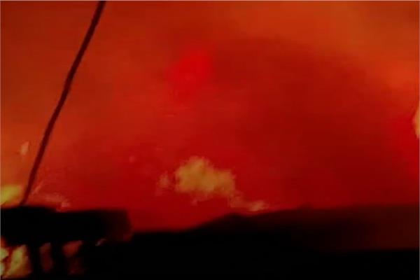 وصول خزانات مياه لإخماد حريق المنيب