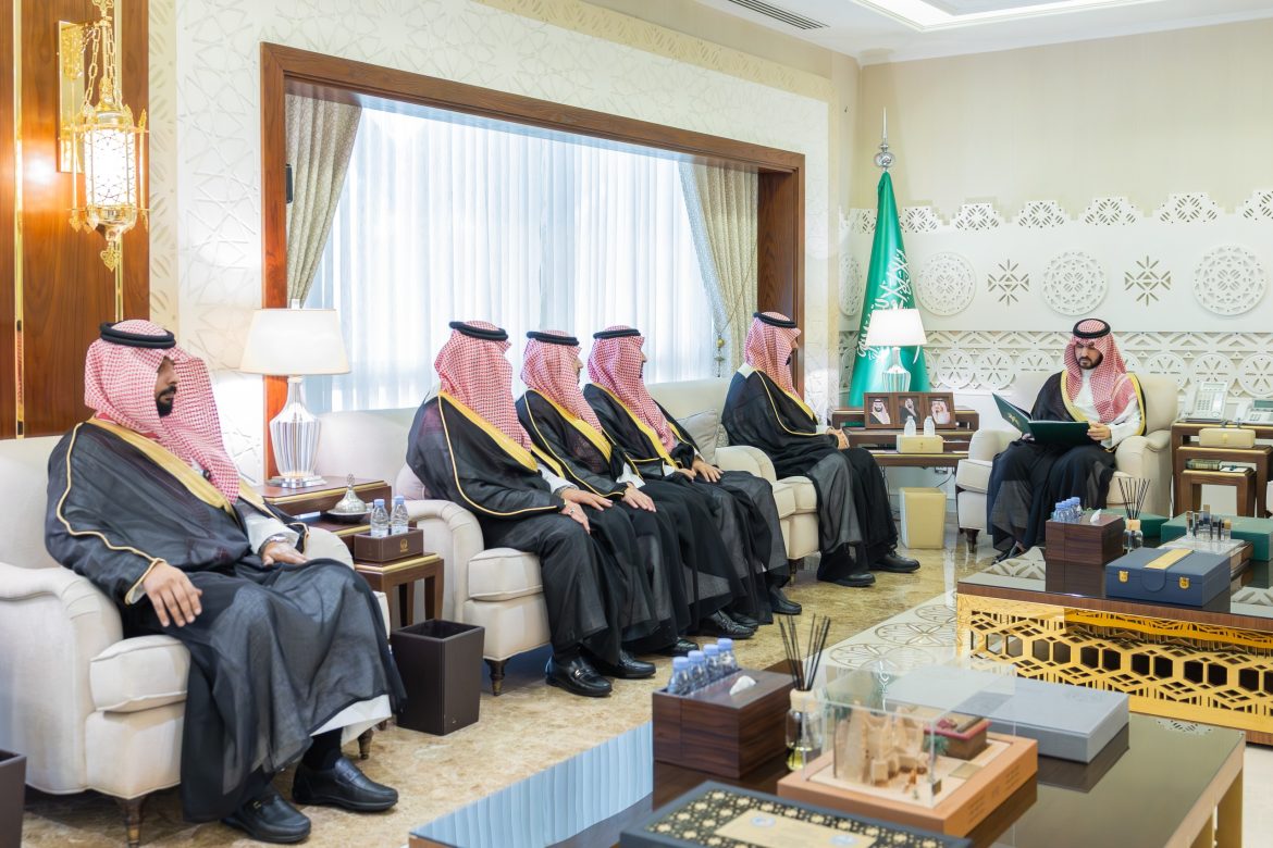 نائب أمير الشرقية يستقبل مدير عام فرع وزارة الموارد البشرية والتنمية الاجتماعية بالمنطقة