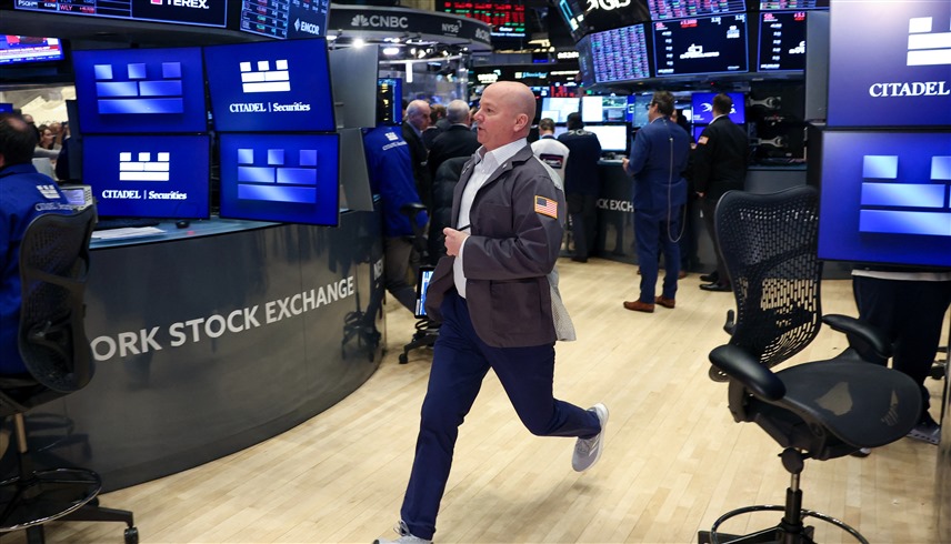 صدمة العناوين.. كيف يتعايش المستثمرون مع مفاجآت ترامب؟
