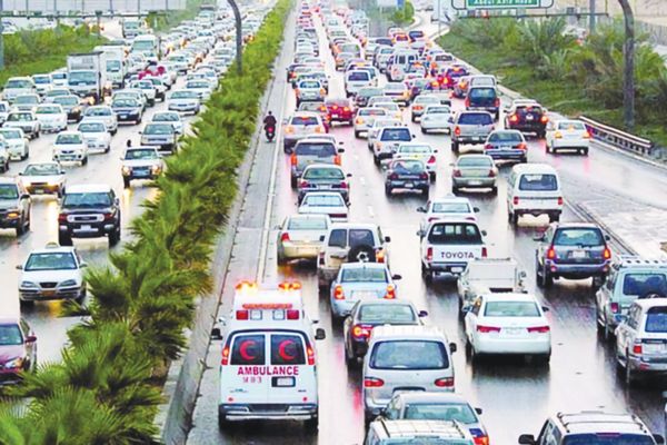 خبراء: تغيير المسار أثناء الزحام بلا قيمة