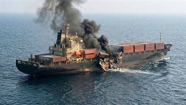 هيئة بحرية بريطانية: طاقم ناقلة أفاد بتعرضها لضربة بمقذوف أثناء رسوها شرق ميناء الفجيرة الإماراتي