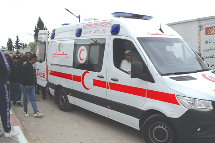 جنازة رسمية وشعبية مهيبة للفنان كمال زرارة بباتنة