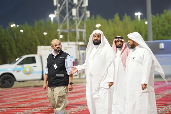 رئيس «الأمر بالمعروف» يقف على مشروع المصليات المتنقلة بمزدلفة