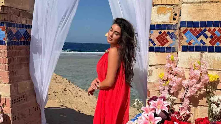 ياسمين صبري تخطف الأنظار في مرسى علم وتعلق