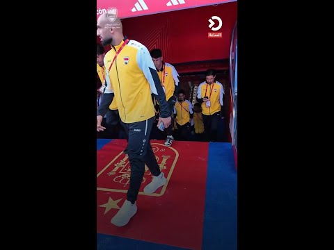 إشادة واسعة بلاعبي المنتخب العراقي بعد تجنبهم المشي على العلم الإسباني