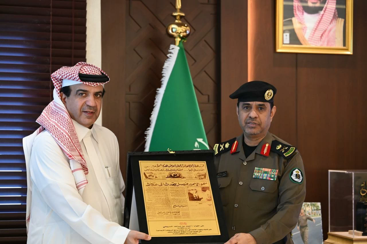 «عكاظ» تكرّم مدير عام مرور محافظة جدة
