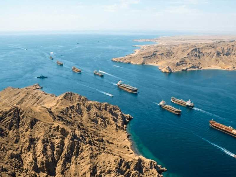 أكسيوس: سفن تابعة للبحرية الأمريكية تعبر مضيق هرمز لأول مرة منذ بدء الحرب