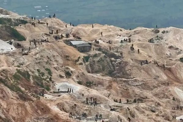 انهيار منجم في الكونغو يودي بحياة أكثر من 200 شخص