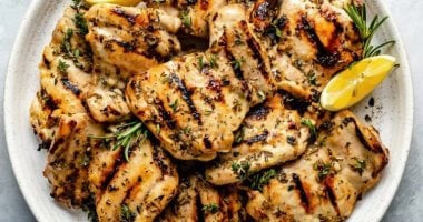 طريقة عمل شرائح السمك الفيلية بالليمون والأعشاب