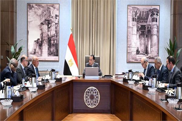 رئيس الوزراء يستعرض جهود تعزيز الربط والتبادل التجاري واللوجستي مع الدول الإفريقية