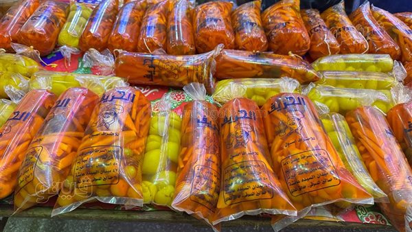 استعدادات أقدم محلات الطرشي بالسيدة زينب وأسعار المخللات قبل رمضان (فيديو وصور)