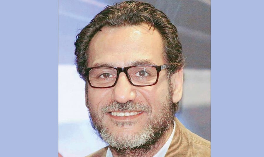 سامح قاسم: حين يكتب الجمال ويرسمه