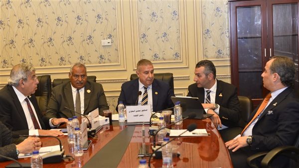 زراعة الشيوخ تناقش آثار التغيرات المناخية وورد النيل