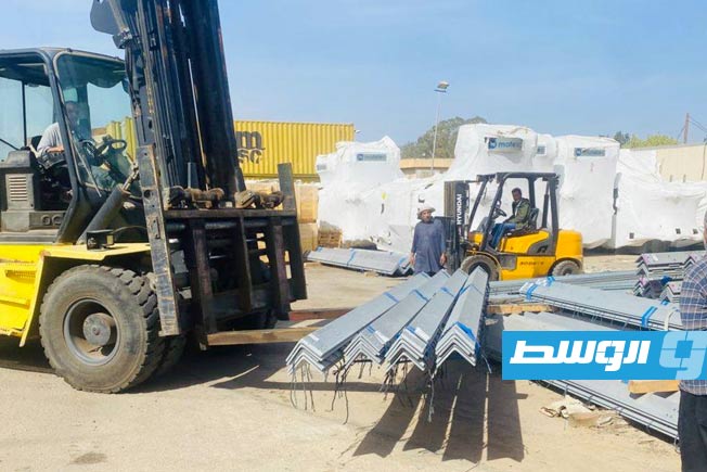 صرف قواعد أبراج حديدية لخط نقل الطاقة غرب طرابلس
