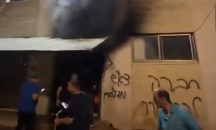 الضفة.. مستوطنون إسرائيليون يحرقون مصلى نساء في مسجد بقرية جلجليا- (فيديو)