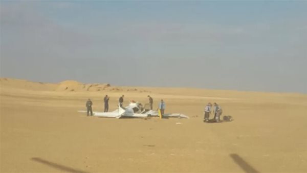 مصرع طيار وإصابة متدربة في سقوط طائرة تدريب بمطار أكتوبر