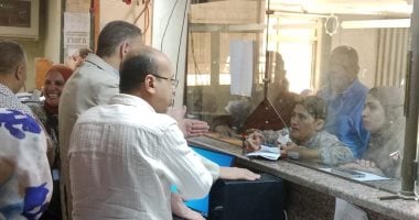 إنهاء معاملات المواطنين بحي حلوان وإحالة مدير الأسواق للنيابة الإدارية