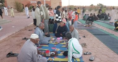 رمضان فى النوبة يوحد الشعوب.. مائدة واحدة أسبوعياً تجمع المصريين والسودانيين فى أسوان.. كركر محطة الأشقاء تتحول لأجواء إفطار جماعى مميزة.. والأبريه والكركديه مشروبات الأصالة