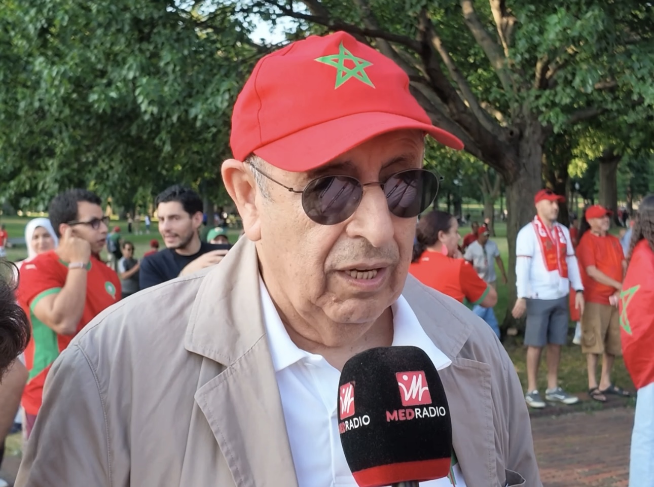 من قلب الأجواء المونديالية.. سفير المغرب بأمريكا يدعم الأسود قبل مواجهة فرنسا