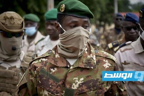 عقب سلسلة هجمات منسقة.. هل يضيق المتمردون في مالي الخناق على المجلس العسكري الحاكم؟