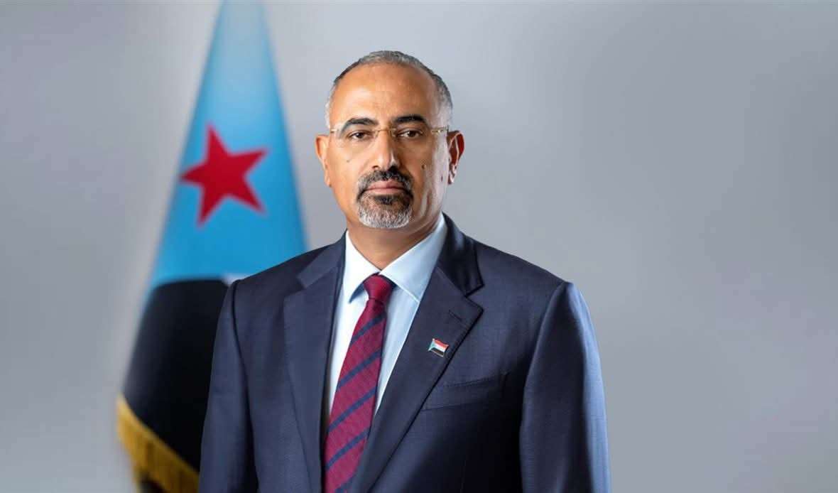 الرئيس الزُبيدي يُعزَّي في وفاة المناضل الجسور أنور إسماعيل