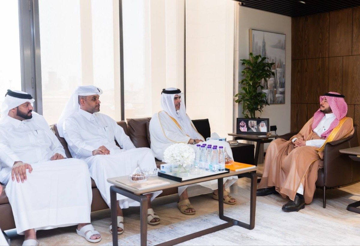 ‫ رئيس الهيئة العامة لتنظيم القطاع العقاري يجتمع مع مسؤولين في المؤسسات العقارية السعودية