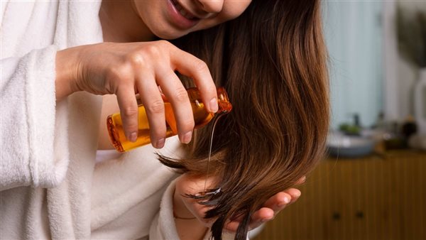 طرق طبيعية لإصلاح الشعر التالف واستعادة حيويته ولمعانه