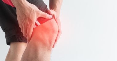 التمارين أم الجراحة؟.. دراسة حديثة تكشف الخيار الأفضل لعلاج آلام الركبة