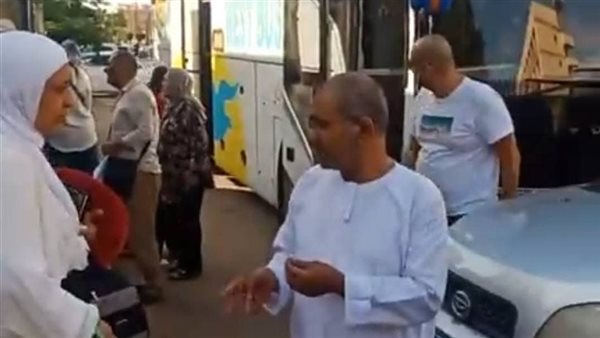 بـ الورود والأغاني الدينية، "تضامن الإسكندرية" تستقبل حجاج الجمعيات الأهلية