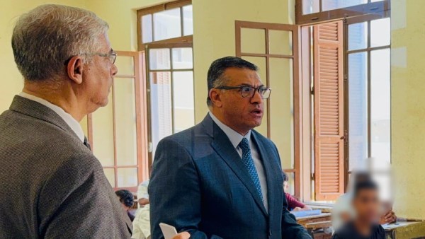 بسبب محمول وكتاب عربي.. إحالة 4 ملاحظين ومراقب للتحقيق بلجنة دبلومات فنية
