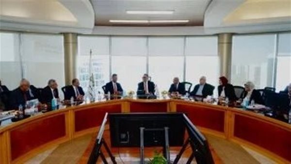 عمر رضوان يبدأ مهامه باجتماع القيد وإدراج 6 شركات ضمن برنامج الطروحات