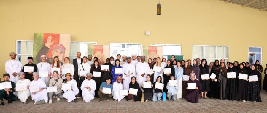 أجانب من 14 دولة يتحدثون العربية في "منح".. شاهد انطباعهم عن عُمان